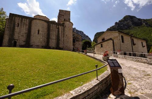Quartiere XXIV Don Bosco House | Genga Terme Retreat - 1 BR Apt with garden
