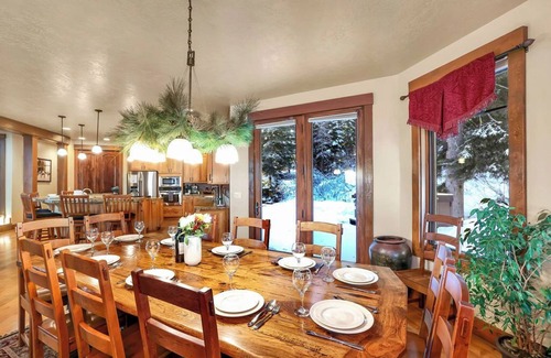 Tamarack House | George Bush Estate @ Tamarack Resort: Mountaintop Retreat | Hot Tub
