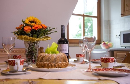 Neualbenreuth Apartment | Geräumige 92qm Ferienwohnung mit Balkon für 4 Personen