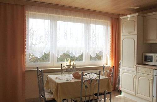 Kroepelin Apartment | Geräumige Ferienwohnung mit Garten in Brusow