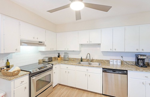 Siesta Key Apartment | Gertrude's Siesta | 8-steps to Beach Path! 4-min Dining & Music! Hammocks, Snorkeling, Sunsets