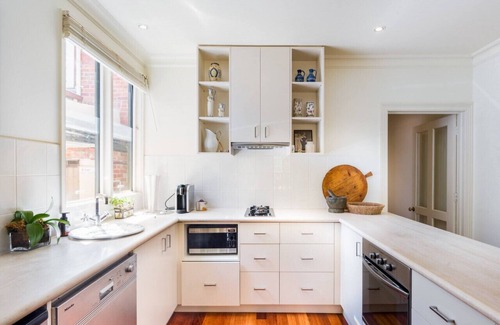 Richmond North House | Get Cozy by the Fire in the Sought-after City Suburbs