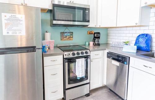 Galveston Condo | Get Sea Inspired-Beach Views/Full Kitchen