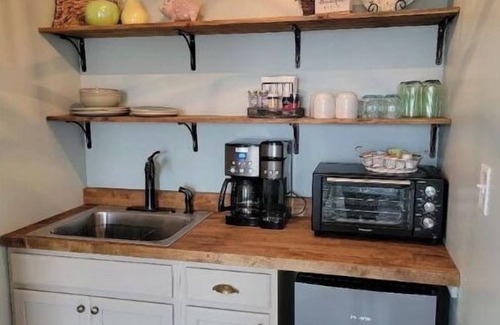 Millsboro Apartment | Getaway! Close to beach, outlet shopping & golf!