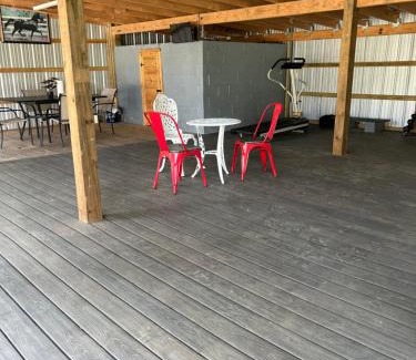 New Bern House | Getaway Country Cottage -Entire House w/Fireplace