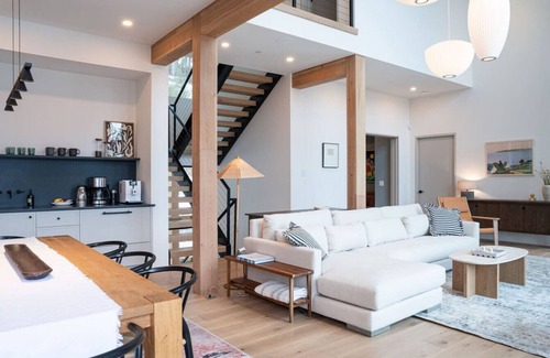 Revelstoke House | Ghost Peak Chalet: Ski-In Access