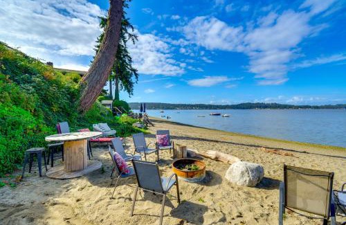 Gig Harbor House | Gig Harbor House with Private Beach and Views!