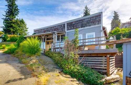 Gig Harbor House | Gig Harbor House with Private Beach and Views!