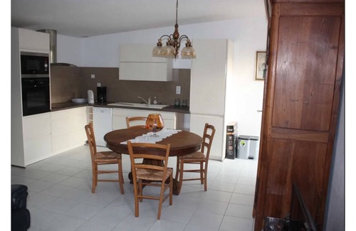 Laree House | Gîte 'Gite Iago' with Private Terrace, Shared Garden and Wi-Fi