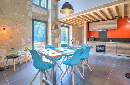 Chassaignes House | 'Gîte Les Chouettes' with Shared Pool, Private Terrace and Wi-Fi
