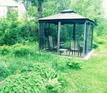 Notre-Dame-des-Monts Bed & Breakfast | Gite Pousse Pioche