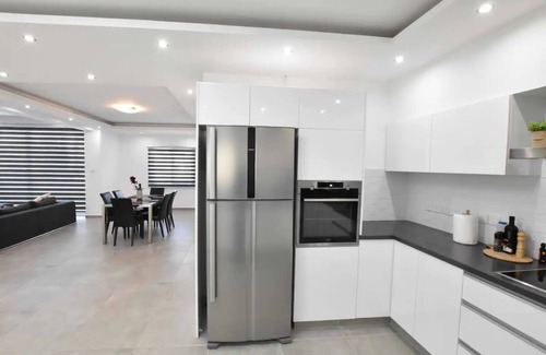 Ayios Dhometios Apartment | Glabur Stays - The Luxurious 3 Bedroom, Nicosia City