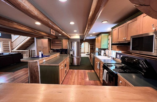 Coram House | Glacier Dream Escape! Pet Friendly, 6 Bed/4.5 Bath, Sleeps 12, Private Acreage, Trees Galore!