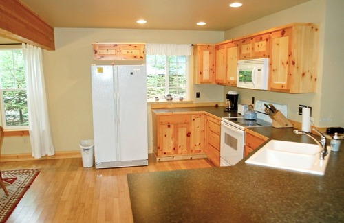 Warnick Cabin | Glacier Springs Cabin #bedrooms, 2 Baths - hot Tub! Pet Friendly!