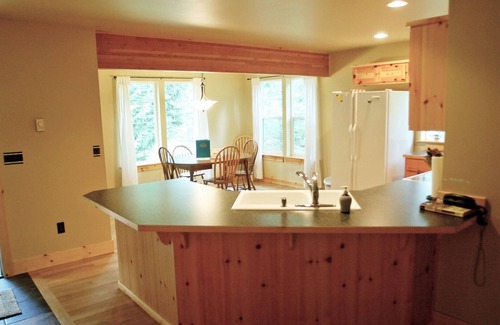 Warnick Cabin | Glacier Springs Cabin #bedrooms, 2 Baths - hot Tub! Pet Friendly!