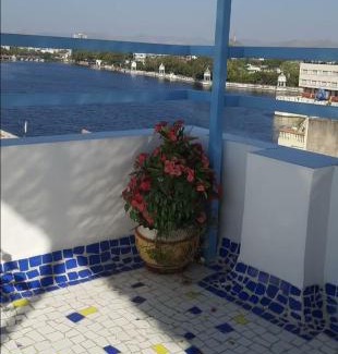 Lake Swaroop Sagar Bed & Breakfast | Gladden Villa