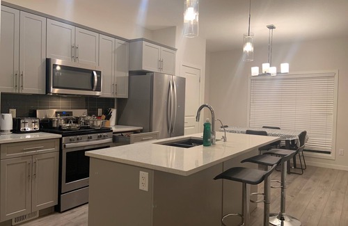 Regina House | Glamorous 3 BR Villa with Double Garage