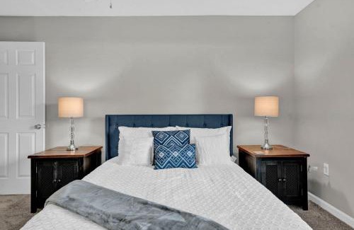 Ellendale Apartment | Glamorous 3BR 2BA Home Spacious Fenced Backyard