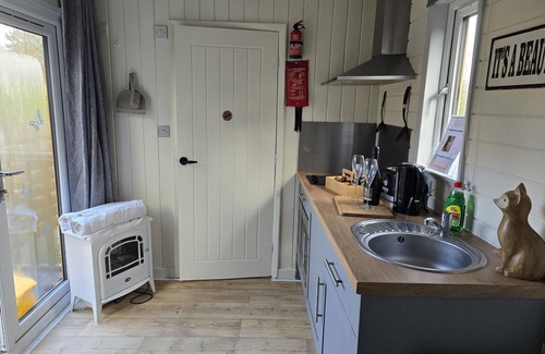 Llanfair Caereinion Cabin | Glamping Hut - Riverside 1