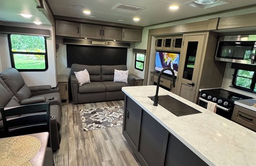Braden River House | “GLAMPING”on 10 acres…10minutes to Lakewood Ranch and close to Sarasota scenes.