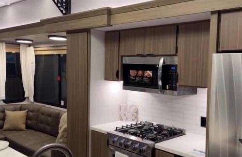 Ridge Manor House | Glamping with the Hotrods in the Florida Car Show showroom and RV Retreat