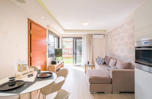 Daratsos Apartment | Glaros Casa - Garden near Beach w. Parking & EV