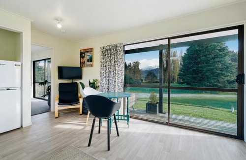 Wanaka House | Glendhu Station Cottage - Glendhu Bay Holiday Home