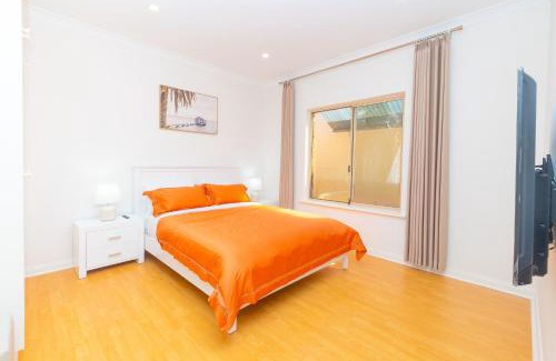 Glenelg North Villa | Glenelg House Modern 5QBed,1cot,3Bth, 4TV, Pet