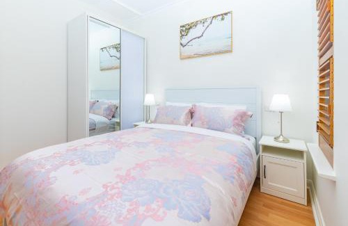 Glenelg North Villa | Glenelg House Modern 5QBed,1cot,3Bth, 4TV, Pet