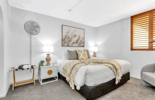 Glenelg Apartment | Glenelg Outlook - Beachfront Stay by Moseley Square