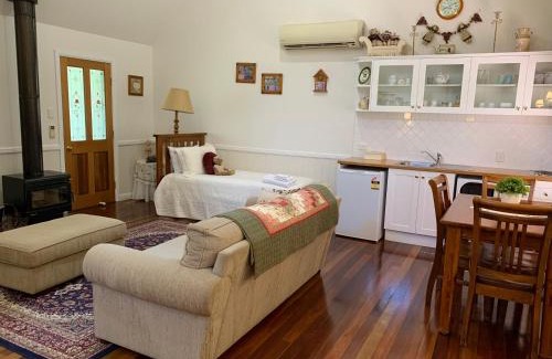 Warwick House | Glenrose Cottages