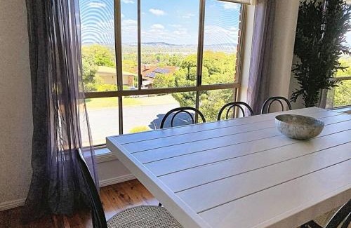 Kooringal House | Glen’s Haven with Lakeviews