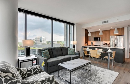 Reston Apartment | Global Luxury Suites at Town Center