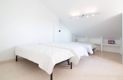 Playa de Almarda House | Global Properties: Townhouse with sea views on Corinto beach