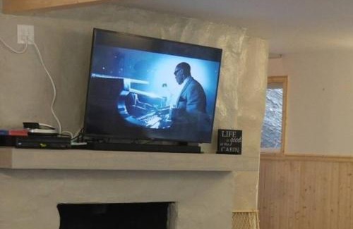 Camp Connell House | Glorious Summer at Cabin on the Creek