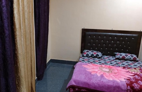 Nandaprayag Hotel | GM guest house