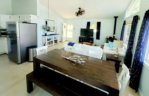 Mineral House | GO JUMP IN THE LAKE at this lovely waterfront home!