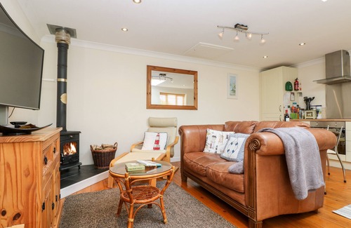 Angarrack House | GODREVY BARN, pet friendly, with hot tub in Hayle