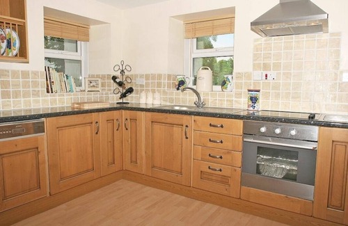 Angarrack Cottage | GODREVY COTTAGE, family friendly, with hot tub in Hayle