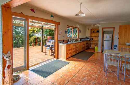 Pakawau House | Godwit Cottage - Pākawau Beachfront Holiday Home
