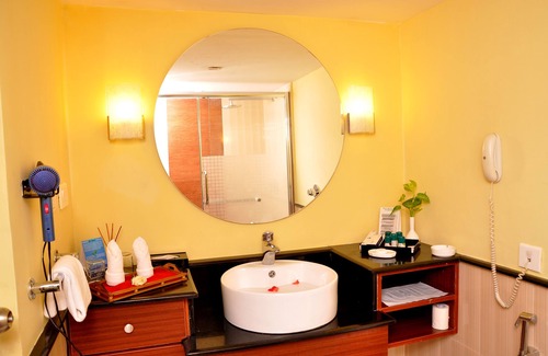 Navalur Hotel | Gokulam Park Sabari OMR Hotel