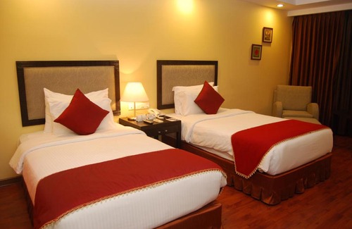 Navalur Hotel | Gokulam Park Sabari-Siruseri SIPCOT