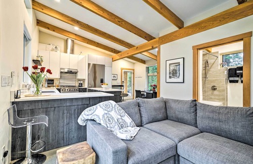 Gold Bar Cottage | Gold Bar Cabin on Skykomish River: Heated Swim Spa