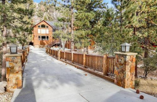 Eagle Mountain Estates House | Gold Rush Lodge Big Bear~Hot Tub~ Games~