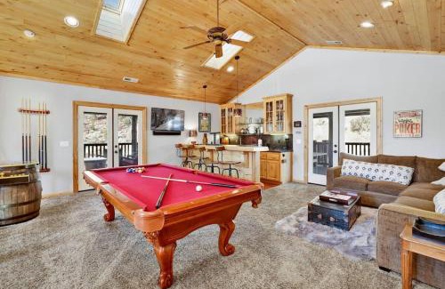 Eagle Mountain Estates House | Gold Rush Lodge Big Bear~Hot Tub~ Games~