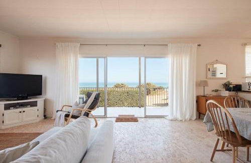 Surf Coast House | Golden Gully Beach Shack - A Relaxed Oceanfront Stay