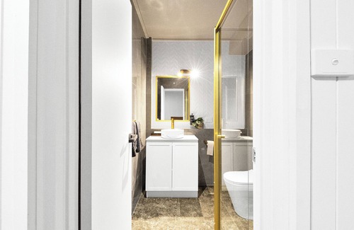 Golden Square Hotel | Golden Hills Motel