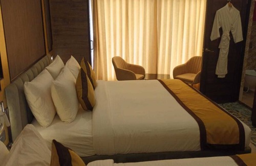 Berhampore Hotel | Golden Retreat