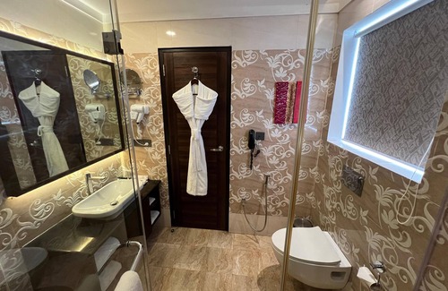 Berhampore Hotel | Golden Retreat