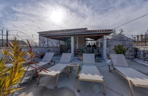 Katun Lindarski House | Golden Roots Estate